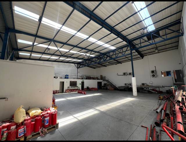 1,093M² WAREHOUSE TO LET IN STRIJDOMPARK